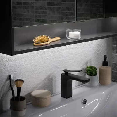 Produktbild von FACKELMANN LED Ambilight Spiegelschrank    / Maße (B x H x T): ca. 75 x 1,5 x 1,5 cm / LED-   unter Spiegelschrank / austauschbares LED-Band / indirekte    fürs Bad