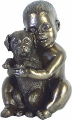 Produktbild von Baby sitzend hält Hund in den Armen