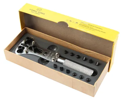 Produktbild von Steinmeister Uhrmacherbedarf WZ0037 Gehäuseöffner mit 3 einstellbaren Spannbacken, inkl. Box und Ersatzeinsätzen