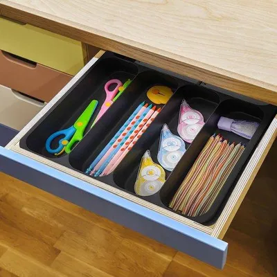 Immagine prodotto di Organizer estraibile nero per scaffali con 6 scomparti e divisori regolabili