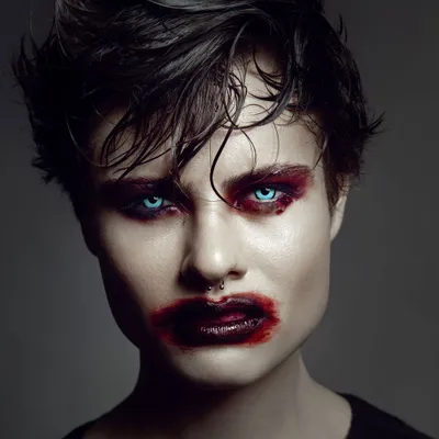 Produktbild von aricona Blaue Farbige Kontaktlinsen Halloween Farbig Weiche Jahreslinsen Zombie