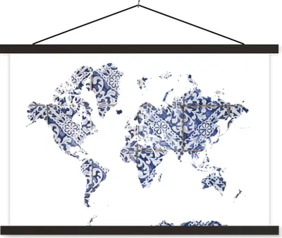 Produktbild von MuchoWow® Textilposter Weltkarte - Delfter Blau - Weiß 120x80 cm mit schwarzem Rahmen - Wanddeko
