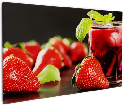 Produktbild von Wallario Premium Leinwandbild Erdbeer-Mojito - Frische Erdbeeren in Größe 60 x 90 cm