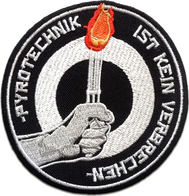 Produktbild von Pyrotechnik Ist Kein Verbrechen Fußball - Aufnäher, Bügelbild, Aufbügler, Applikationen, Patches, Flicken, Zum Aufbügeln, Größe: Ø 8,6 cm