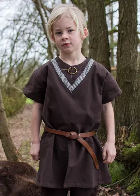Immagine prodotto di Tunica medievale Ailrik per bambini con bordo, maniche corte, marrone - cotone - camicia vichinga medievale per bambini e bambine taglia: 164