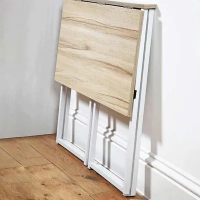 Immagine prodotto di Tavolo pieghevole Easylife, scrivania salvaspazio già montata. Basta aprire le gambe, si ripiega facilmente per essere riposto. Ideale per: pasti, hobby e lavoro/studio. Dimensioni: L 80 x P 45 x H 74 cm
