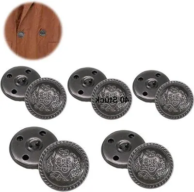 Image de 40 boutons métalliques vintage de différentes tailles
