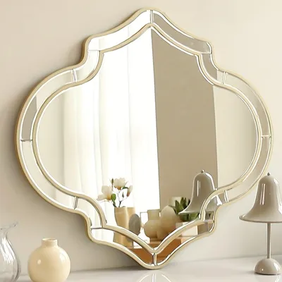 Imagen del producto de Espejo de pared grande, con marco de plata, cristal con borde ondulado y detalles dorados facetados, elegante y decorativo