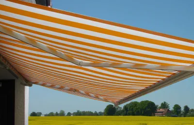 Produktbild von Elektrische Kassettenmarkise H123, Markise Vollkassette 4,5x3m Polyester Orange/Weiß
