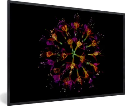 Produktbild von MuchoWow® MuchoWow® Gerahmtes Poster Blumen - Orange - Rosa - Schwarz 90x60 cm - Poster mit zchwarzem Bilderrahmen - Fotorahmen - Foto-Plakat