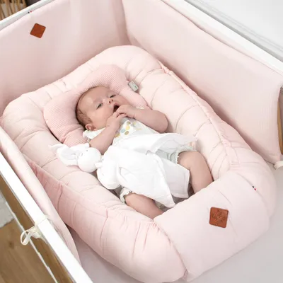 Produktbild von Für Kinder, Babynest Luna - 0 - 9 mois - Rose | by SEVIRA KIDS