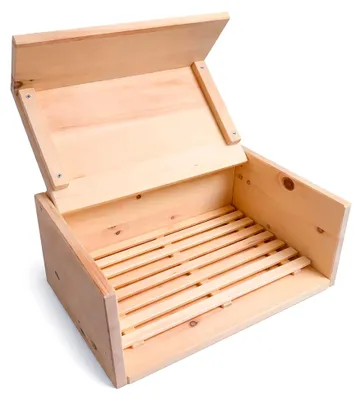 Produktbild von Zirbenbrotkasten aus Zirbenholz - 40 x 28 x 16,5 cm - mit aufklappbarem Zirbenholz-Gitterdeckel