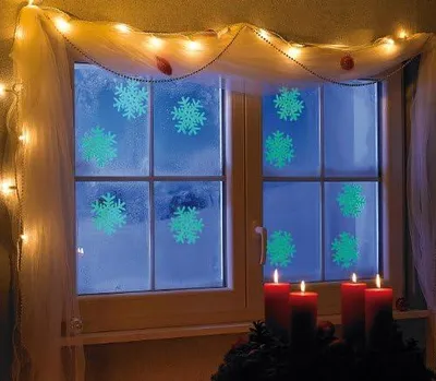 Produktbild von Fensterbilder: Schneeflocken-Fensterdeko Glow-in-the-Dark, 10er-Set (Fensterbilder Weihnachten, Schneeflocken, Fenstersticker wiederverwendbar)