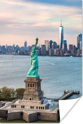Produktbild von MuchoWow® Poster Freiheitsstatue mit der Skyline von New York 40x60 cm - Plakate für die Wand - Poster Babyzimmer
