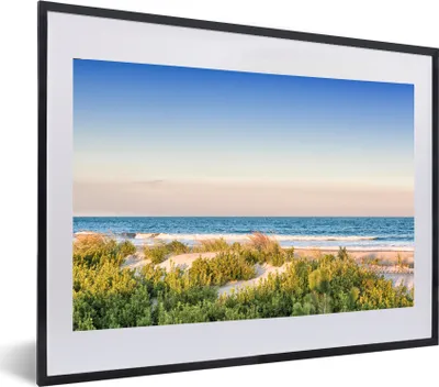 Produktbild von MuchoWow® MuchoWow® Gerahmtes Poster Strand - Pflanzen - Licht 60x40 cm - Poster mit zchwarzem Bilderrahmen - Schlafzimmer - Plakat in Rahmen - Drucken