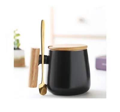Keramikbecher 350 ml mit Bambusdeckel, Goldlöffel, schwarz