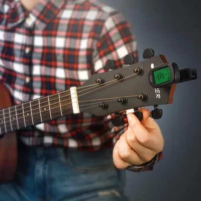 Imagen del producto de Clíptuner cromático, para guitarra, bajo y ukelele, compacto y preciso. Un afinador portátil