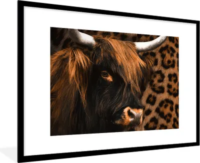 Produktbild von MuchoWow® Gerahmtes Poster Pantherdruck - Schottischer Highlander - Design 90x60 cm - Poster mit Schwarzem Bilderrahmen Wandposter Rahmen Foto Bilder - Wanddekoration - Fotos