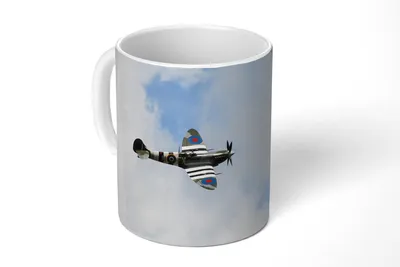 Obrázok produktu pre KitchenYeah® Hrnček na kávu Hrnček na kávu 350 ml Spitfire aeroplán na zamračenej oblohe Hrnček na čaj - Foto hrnček - Hrnček - Keramický hrnček - Hrnček na čaj - Hrnček na kávu - Kancelársky hrnček