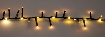 Produktbild von LED-Clusterlichterkette warmweiß, 710 LEDs, schwarzes Kabel, Innen/Außen, 13m