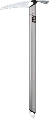 Eispickel "Firn" von Edelrid; silberner Aluminiumgriff mit gezahnter Klinge und spitzem Ende.