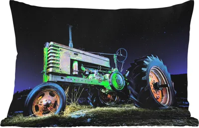 Produktbild von MuchoWow® Outdoor Kissen - Traktor - Grün - Sternenhimmel - Bauernhof - Nacht - 60x40 cm - Wetterfest - Lounge Kissen - Zierkissen - Kissen für Innenräume