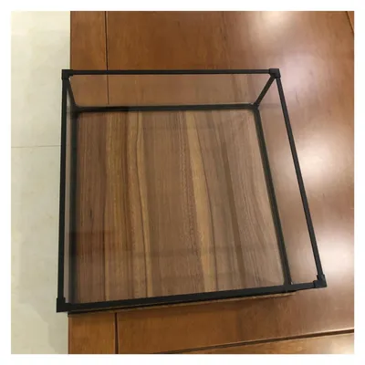 Immagine prodotto di Vetrina trasparente in acrilico con base in legno, dimensioni 45x45x35 cm