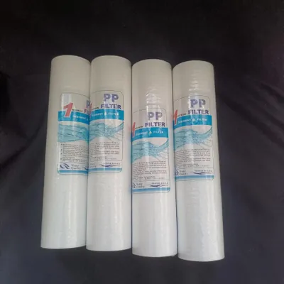 Immagine prodotto di Cartuccia filtrante a sedimenti in polipropilene, 25,4 cm (10 pollici) - Filtro per acqua RO - Prefiltro universale per uso domestico e in cucina - Cotone di polipropilene di qualità alimentare - Non richiede alimentazione elettrica - Colore: PPX4