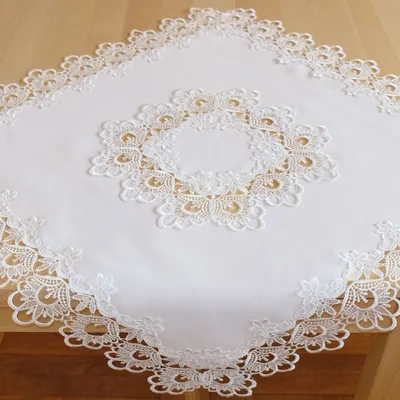 Immagine prodotto di Tovaglia INES con bordo in pizzo vintage in poliestere bianco 110 x 110 cm