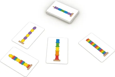 Imagen del producto de Juego de cartas con figuras geométricas de colores apiladas. Dimensiones: 8,6 x 12,7 x 3 cm. Nuevo