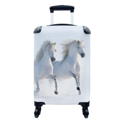 Produktbild von MuchoWow® Koffer Handgepäck Trolley Rollkoffer Kleine Reisekoffer mit 4 Rollen - Winter - Pferde - Schnee - Cabin Size < 55x40x23 cm & 55x40x20 cm - Fotokoffer - Kabinenkoffer - Boardgepäck - Reise-Box - Reisekoffer - Reisegepäck - Koffer mit Bild - Trolley für Kinder