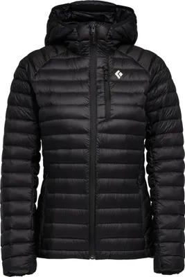 Schwarze Damen-Isolationshose "Women"s Approach Down Hoody" von Black Diamond; mit Kapuze und gestepptem Design.
