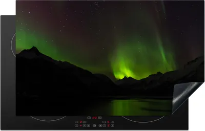 Produktbild von KitchenYeah© Herdabdeckplatte Aurora - Sternenhimmel - Berge , 83x51cm, Küche Deko, Glaskeramikkochfeld Herdabdeckung, Abdeckplatte fùr Kochfeld
