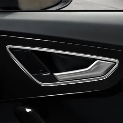 Obrázek produktu pro Originální Audi obložení dveří REAR L+R v lesklé černé Audi Q2