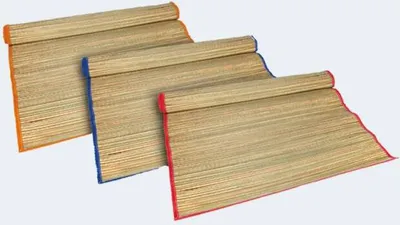 Produktbild von Unyqoos® Strandmatte aus Schilf 60 x 180 cm – Farbe sortiert (Rot, Grün, Blau)