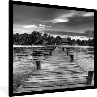 Produktbild von MuchoWow® MuchoWow® Gerahmtes Poster Klares Wasser mit Promenade mit Blick auf die Isla Mujeres - Schwarz und weiß 40x40 cm - Poster mit zchwarzem Bilderrahmen - Mit Rahmen - Wanddekoration Schlafzimm