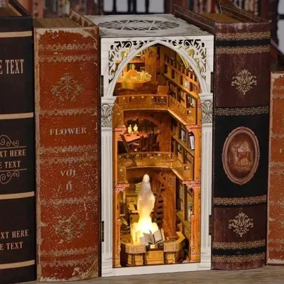 Obrázek produktu pro Habarri | DIY Book Nook - Knihovna opatství - Puzzle 3D - Stavebnice miniaturního domku s nábytkem a LED světlem - Stavebnice koutku na knihy
