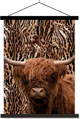 Produktbild von MuchoWow® Textilposter Schottisches Hochlandrind - Pantherdruck - Kuh 40x53 cm mit schwarzem Rahmen - Abbildung