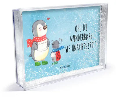 Produktbild von Mr. & Mrs. Panda Bilderrahmen Smörle Winterzeit - Eisblau - Geschenk, Weihnachtszeit, Fotoaufsteller, 3D-Bilderrahmen, Acryl-Aufsteller, Weihnachtsgruß, Weihnachten Grüße