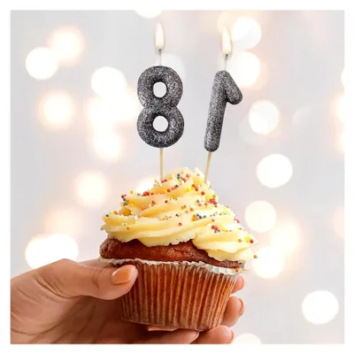 Produktbild von Schwarze Glitzerkerze mit der Zahl 18 für den Geburtstag