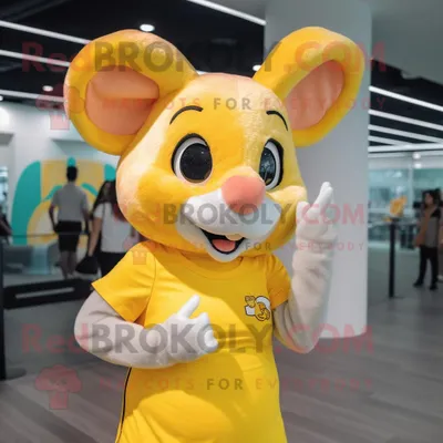 Produktbild von Maskottchen REDBROKOLY kostüm der gelben Maus bekleidet mit einem Tanktop und Haarspangen