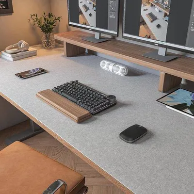 Produktbild von Famanu Schreibtischunterlage aus Filz 120 x 60 cm - Antirutsch Büroschutz für Büro und Zuhause