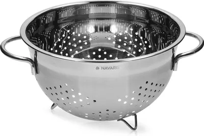 Produktbild von Navaris Nudelsieb Edelstahl rostfrei groß - Ø24cm Seiher mit Füßen - Abtropfsieb Abgiesser Abgießsieb - Abschütthilfe aus Metall