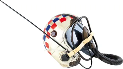 Image de Casque de pilote blanc Casque décoratif vintage Pilote Collectionneur Objet décoratif artisanal