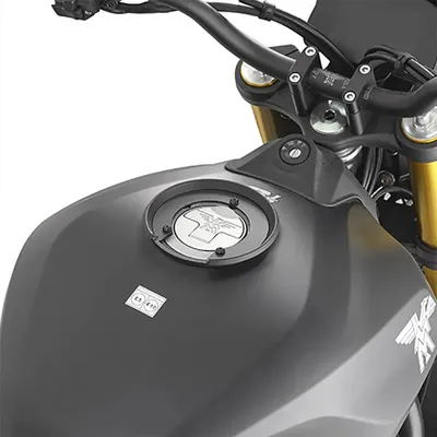Imagen del producto de Soporte para tanque GIVI BF86, compatible con las bolsas TANKLOCK/TANKLOCKED