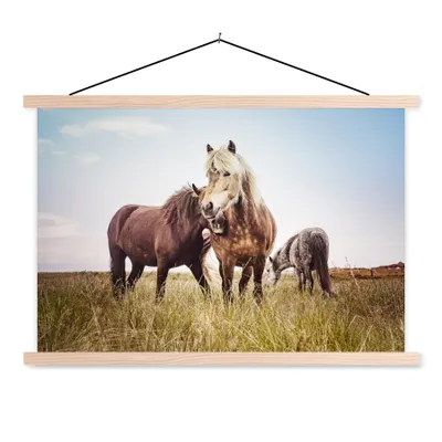 Produktbild von MuchoWow® Textilposter Pferde - Gras - Frühling 120x80 cm mit holzfarbenen Rahmen - Aufhängeset