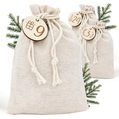 Produktbild von Adventskalender mit 24 Jutebechern und Holzaufhängern