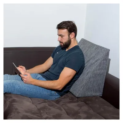 Produktbild von XL Keilkissen 60x50x30cm - Formstabiles Lesekissen für Bett und Couch. Mit abnehmbarem und waschbarem Bezug. Reflux Kissen. Grau