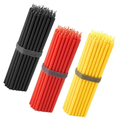 150 Dünne Kerzen 16 cm – Schwarz, Rot, Gelb – tropffrei
