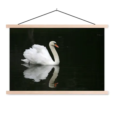 Produktbild von MuchoWow® Textilposter Schwan - Wasser - Schwarz 60x40 cm mit holzfarbenen Rahmen - Bilder